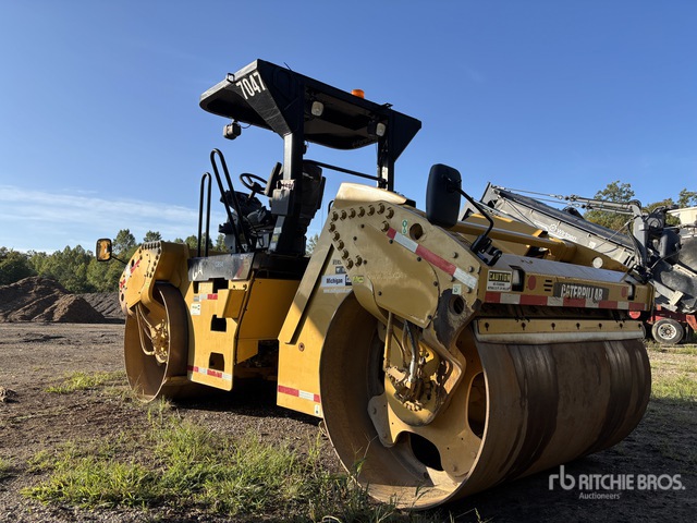 COMPACTADOR 2013 CATERPILLAR CB54