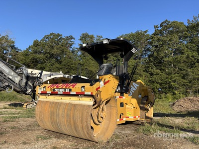 2013 Cat CB54 Compacteur à double bille