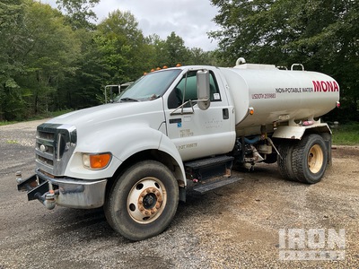 2007 Ford F-750 XL 4x2 Camion cisterna de agua