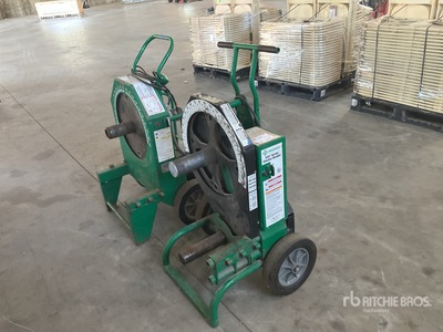 Quantity of (2) Greenlee 555 Conduit Bender Attrezzatura industriale
