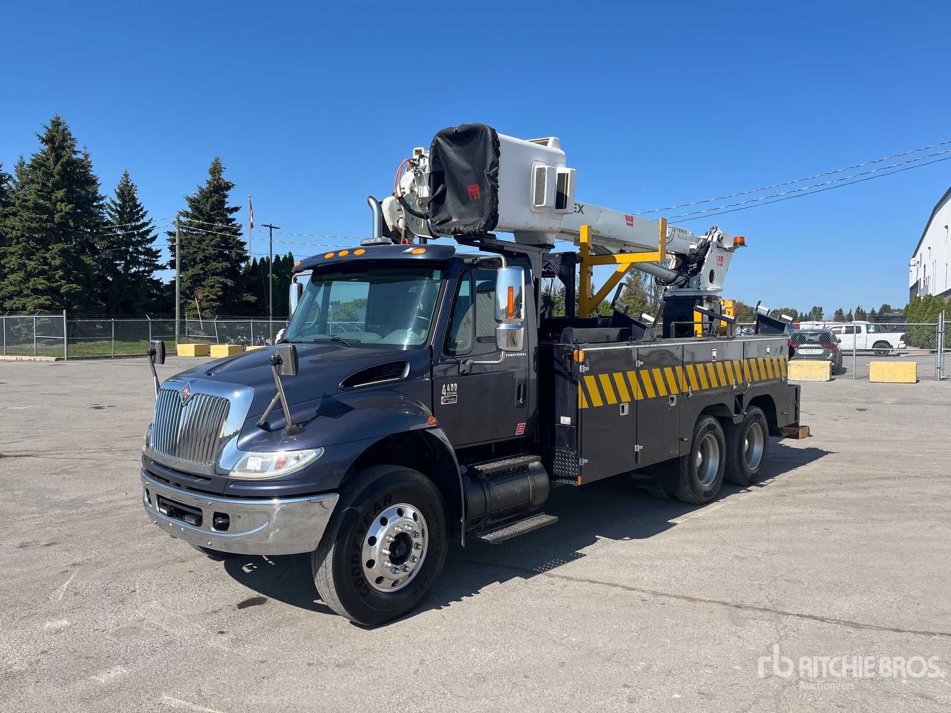 2008 International 40S 6x4 Kranwägen