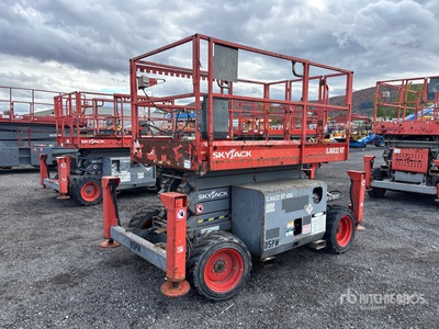 2014 Skyjack SJ6832RT 4x4 Dual Fuel Scissor Lift