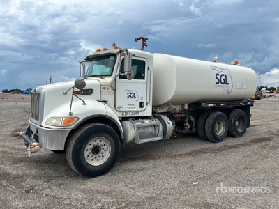 2016 Peterbilt 348 4000 L 6x4 Water Truck