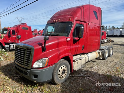 2013 Freightliner Cascadia 125 6x4 Ciągnik siodłowy T/A z kabiną sypialną (Inoperable)