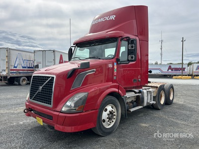 2013 Volvo VNL 6x4 Ciągnik siodłowy T/A z kabiną dzienną