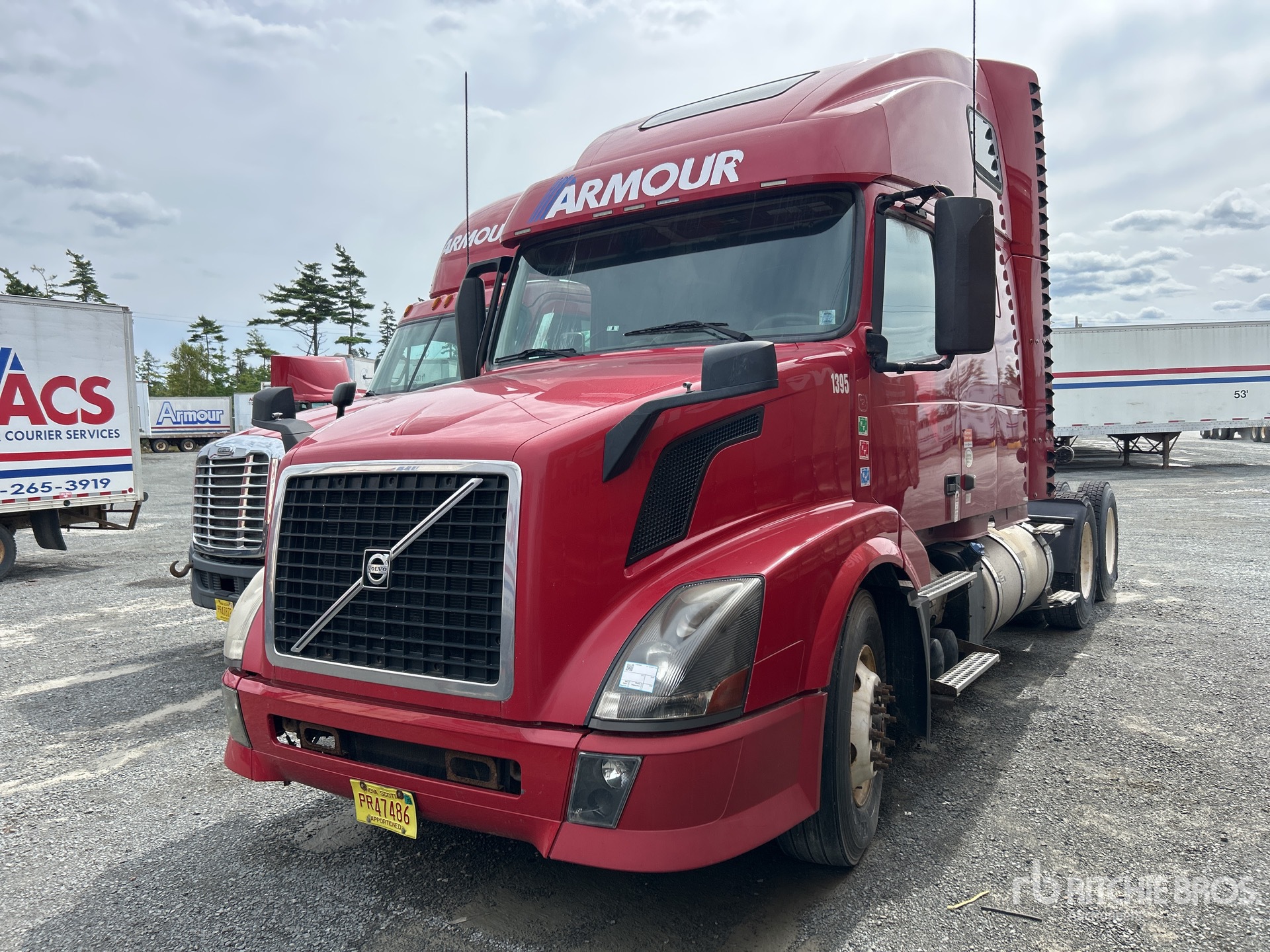 2014 Volvo VNL 6x4 Cabeza Tractora Cabina Dormitorio (Inoperable)