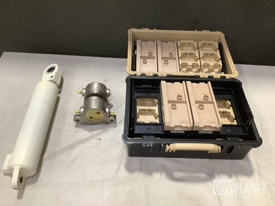 (2) Cylinder Assemblies, (4) Disc Calipers, (1) Storage Case & Assorted Items