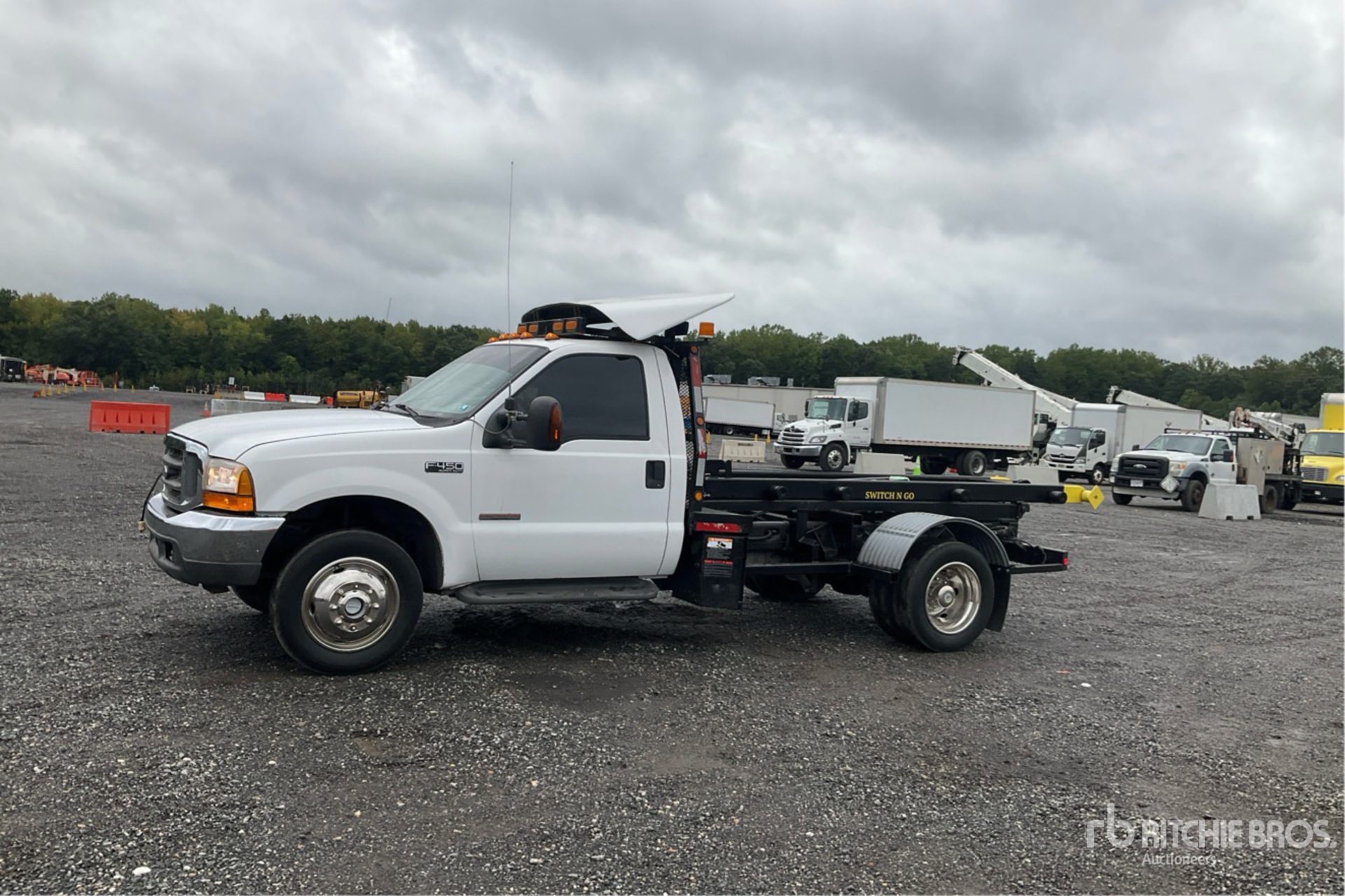 2003 Ford F-450 4x4 Roll-Off Truck