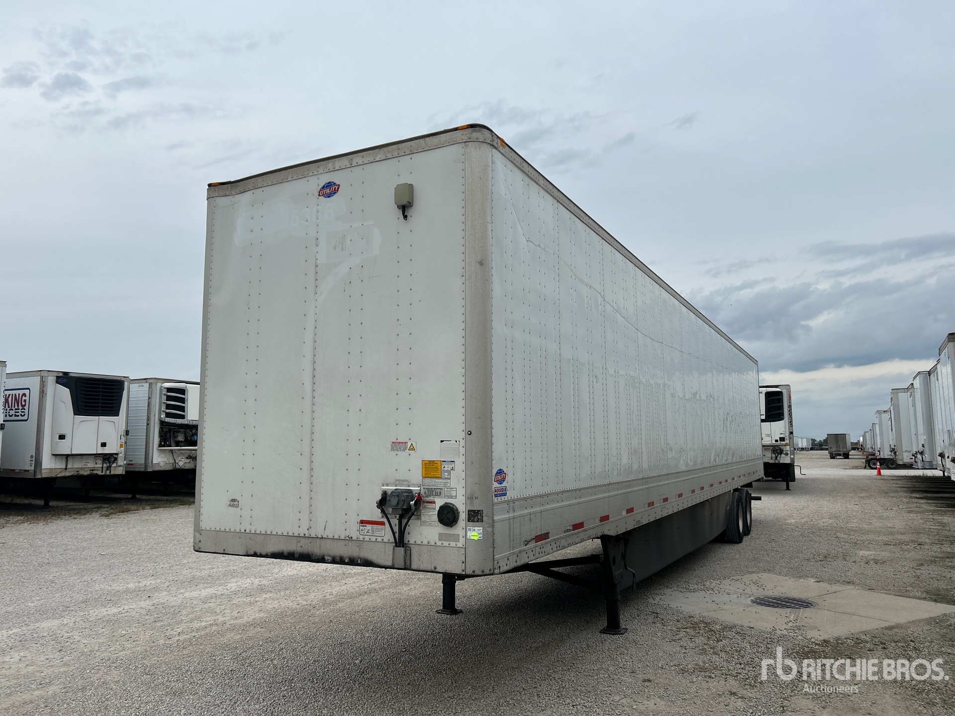 2023 Utility VS2DX 53 ft x 102 in T/A バントレーラー