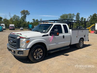 2015 Ford F-350 XL 4x2 Extended Cab Utility Truck