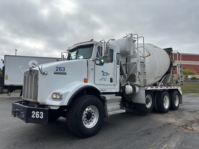2007 Kenworth T800 8x4 Mixer Truck 2007 Kenworth T800 8x4 Mixer Truck