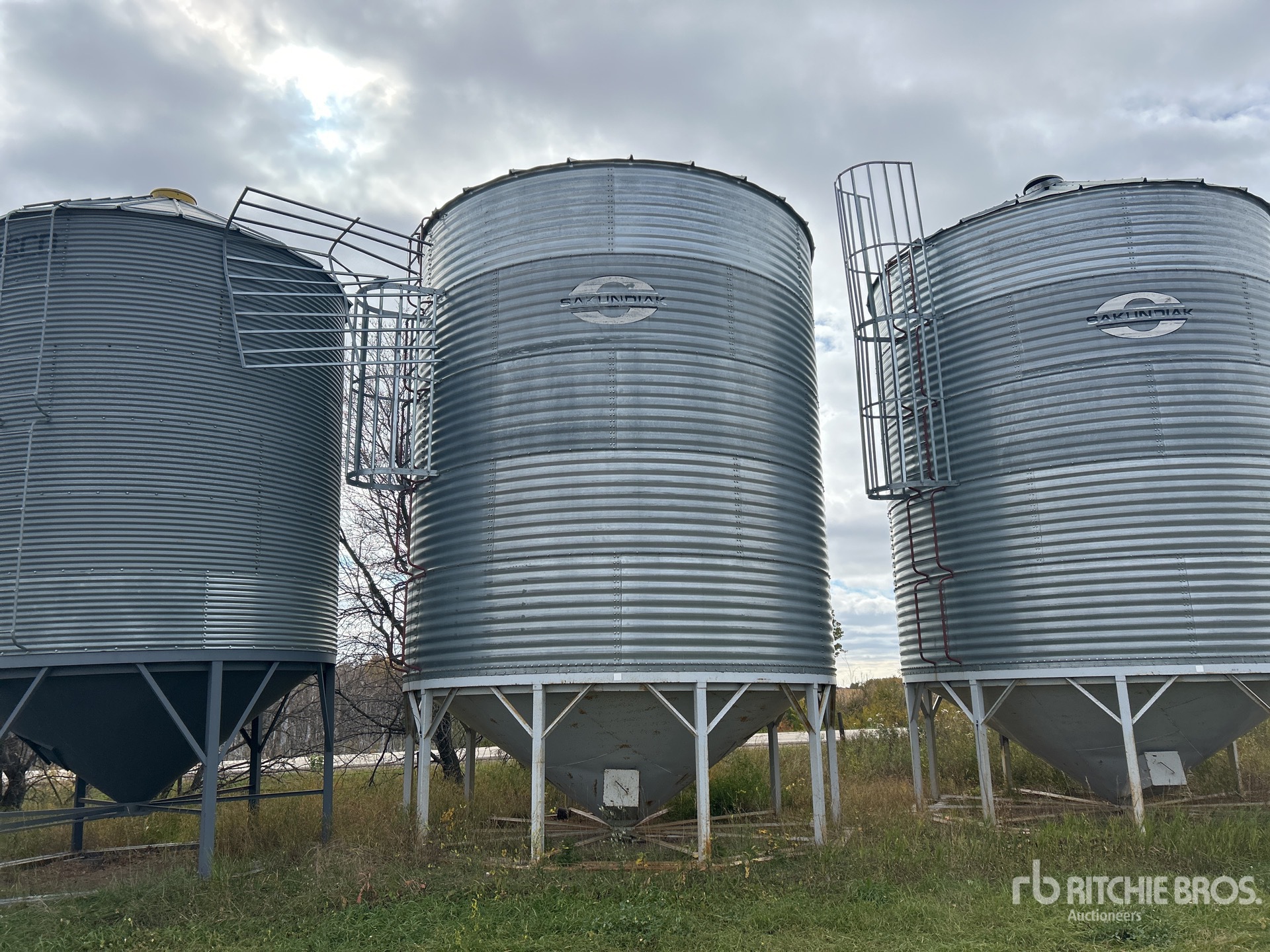 Sakundiak +/- 5000 bu 5 Ring Hopper Contenedor de grano