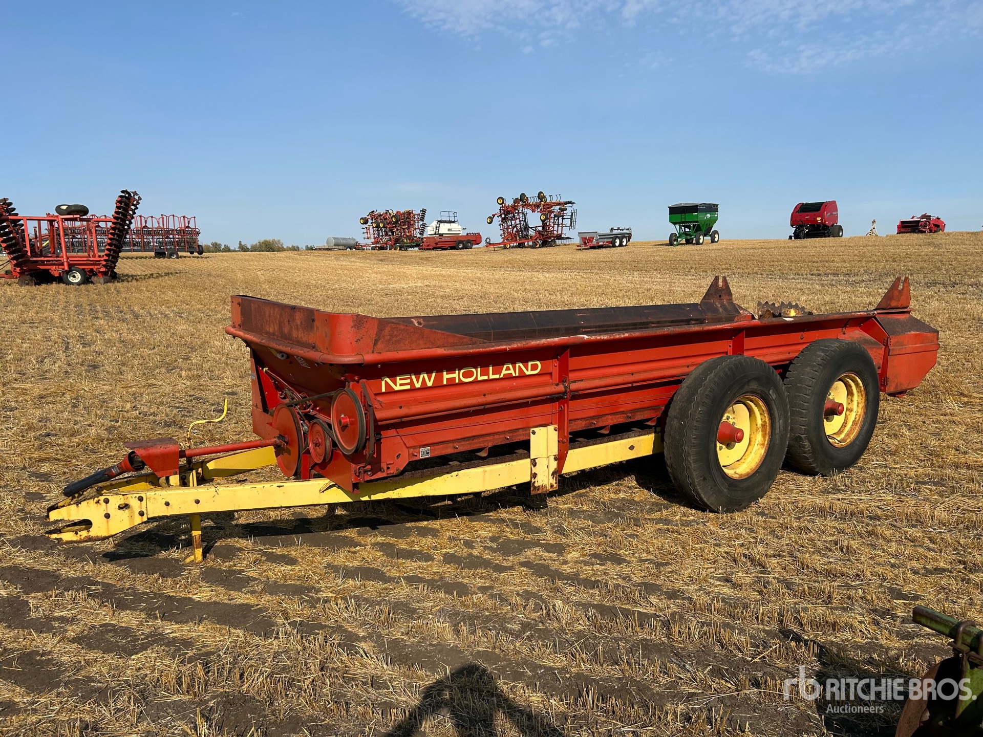 1981 New Holland 679 T/A Miststreuer