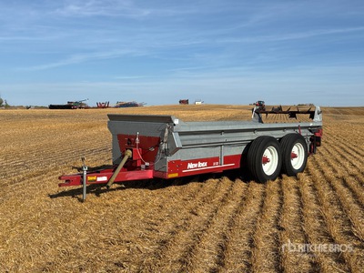 New Idea 3732 T/A Manure Spreader