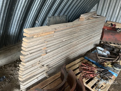 Quantity of (21) 28 ft 6 in Custom Built Rafters Varios, tienda, almacen, consumidor (Unused)