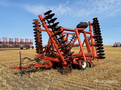 Hutchinson 7600 32 ft Tandem Disc