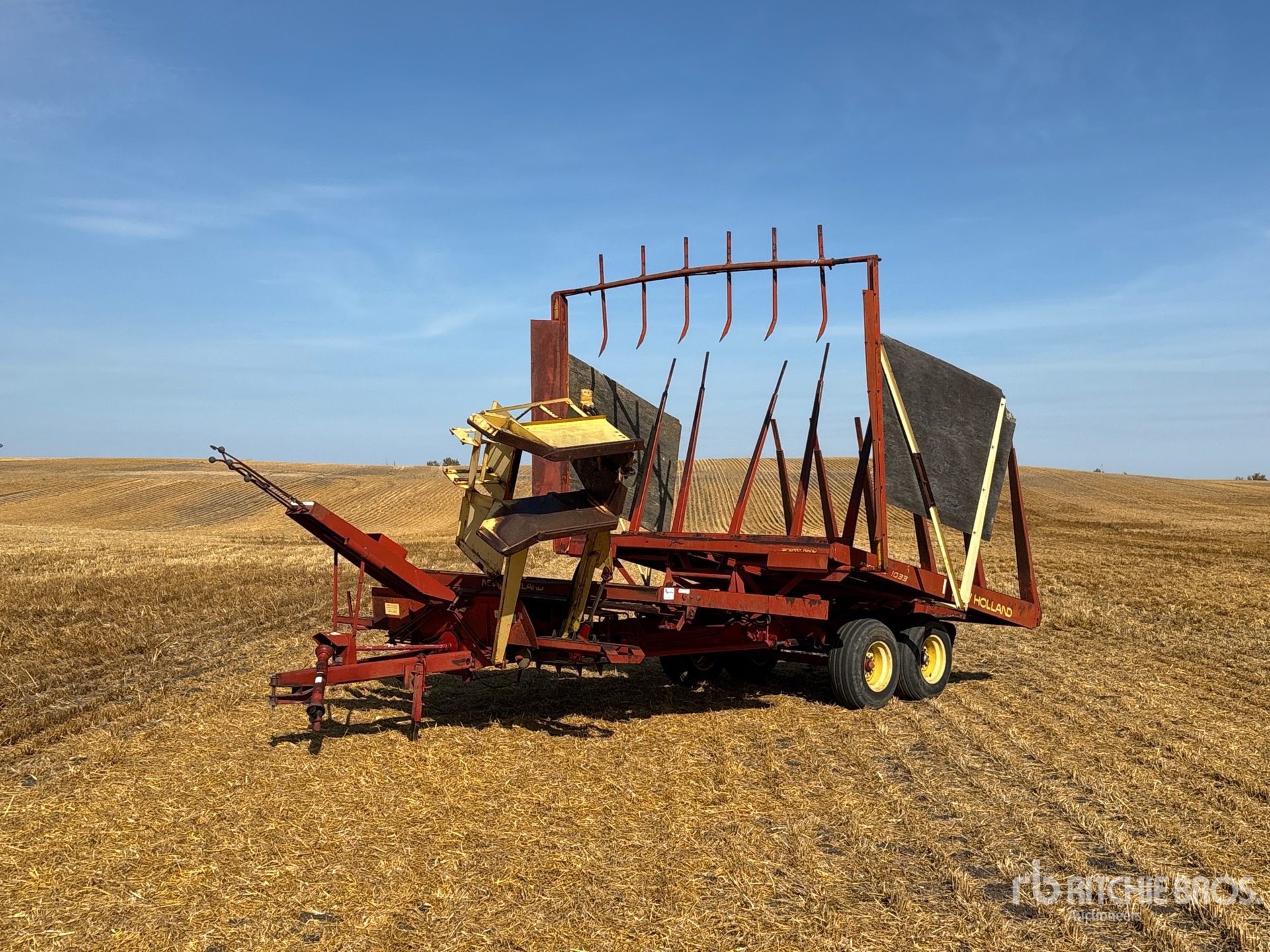 New Holland Stackliner 1033 T/A Chariot à balles