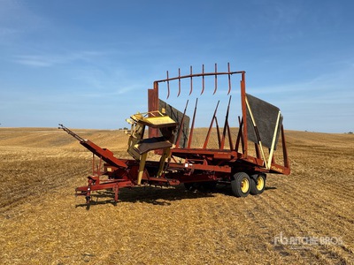 New Holland Stackliner 1033 T/A Bale Wagon