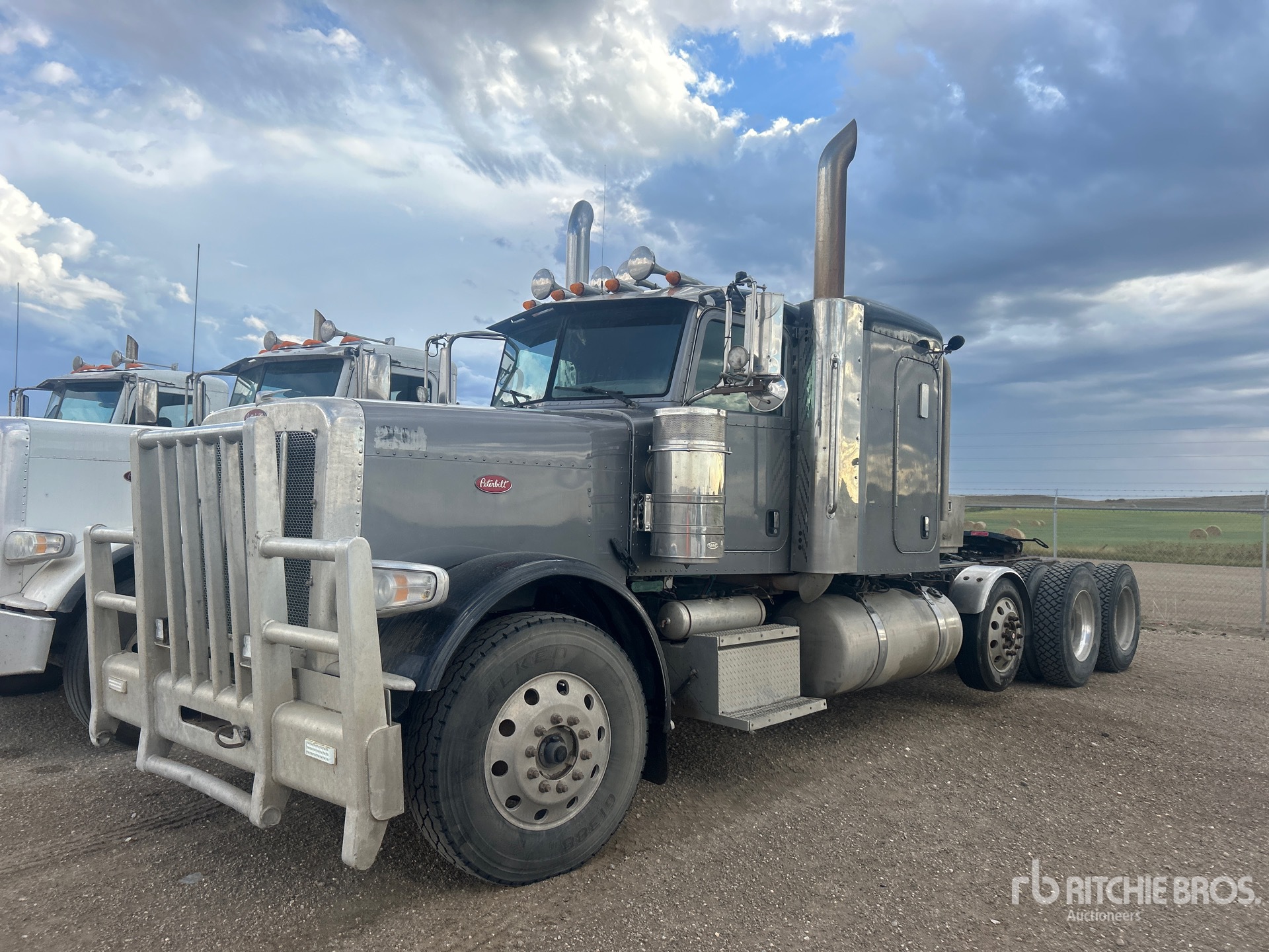 2014 Peterbilt 388 T/A Sleeper Truck Tractor