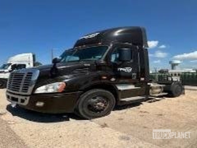 2018 Freightliner Cascadia 113 S/A Day Cab Truck Tractor (Inoperable)