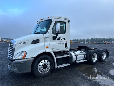 2013 Freightliner Cascadia 113 6x4 T/A Day Cab Truck Tractor