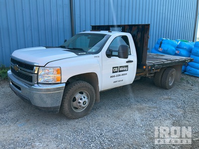 2014 Chevrolet Silverado 4x4 12' flat bed Ute