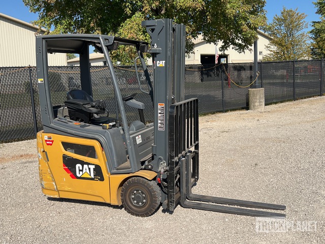 MONTACARGAS ELéCTRICO CATERPILLAR 2ET2500