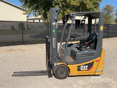 Cat 2ET2500 2550 lb Carretilla Elevadora Eléctrica