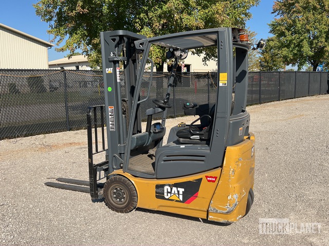 MONTACARGAS ELéCTRICO CATERPILLAR 2ET2500