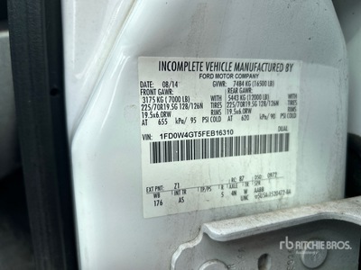 2015 Ford F-450 XL 4x2 Crew Cab Utility Truck