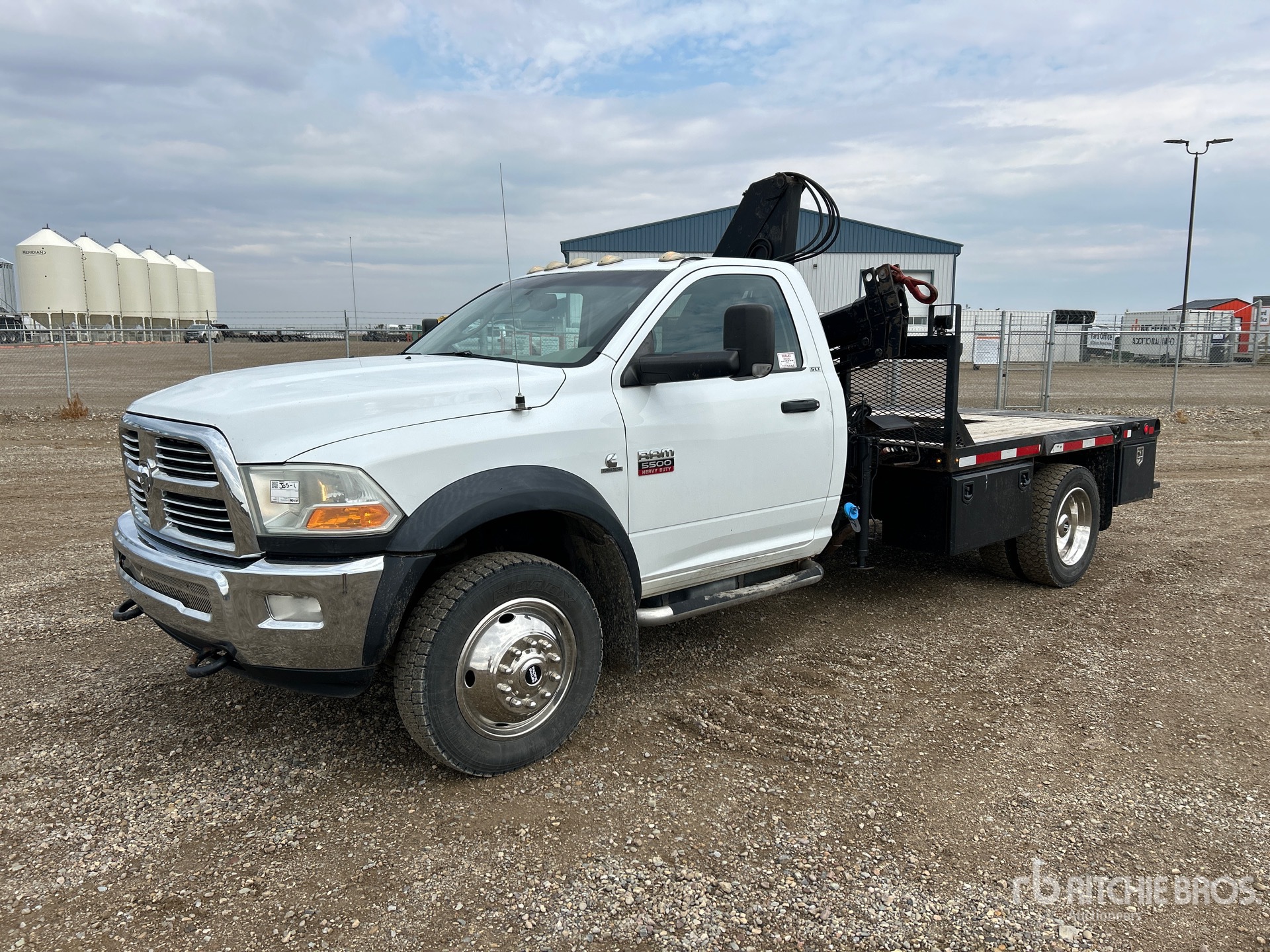 2001 Hiab 2300 kg on 2011 Ram 5500 4x4 Boom Truck