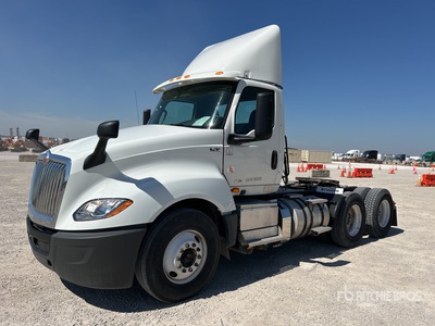 2019 International LT625 6x4 Ciągnik siodłowy T/A z kabiną dzienną