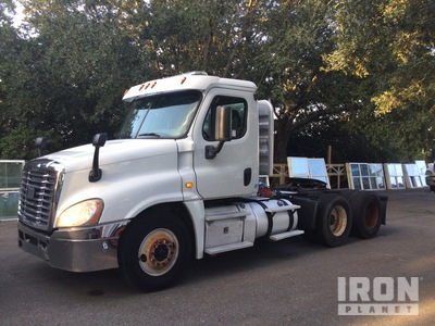 2014 Freightliner Cascadia 125 6x4 T/A Day Cab Truck Tractor