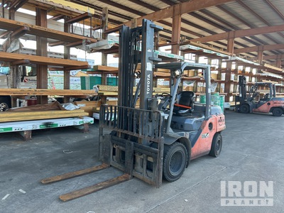 2015 Toyota 8FD40U 8200 lb Pneumatic Tire Forklift