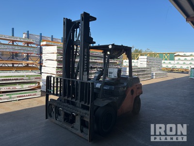 2014 Toyota 8FD40U 8200 lb Pneumatic Tire Carrelli Elevatori