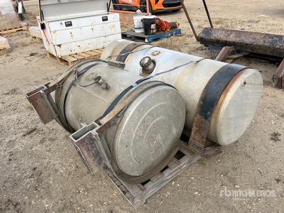 Quantity of (2) Aluminum Tanque de combustible
