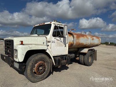 1984 International 1955 2000 gal 4x2 Water Truck