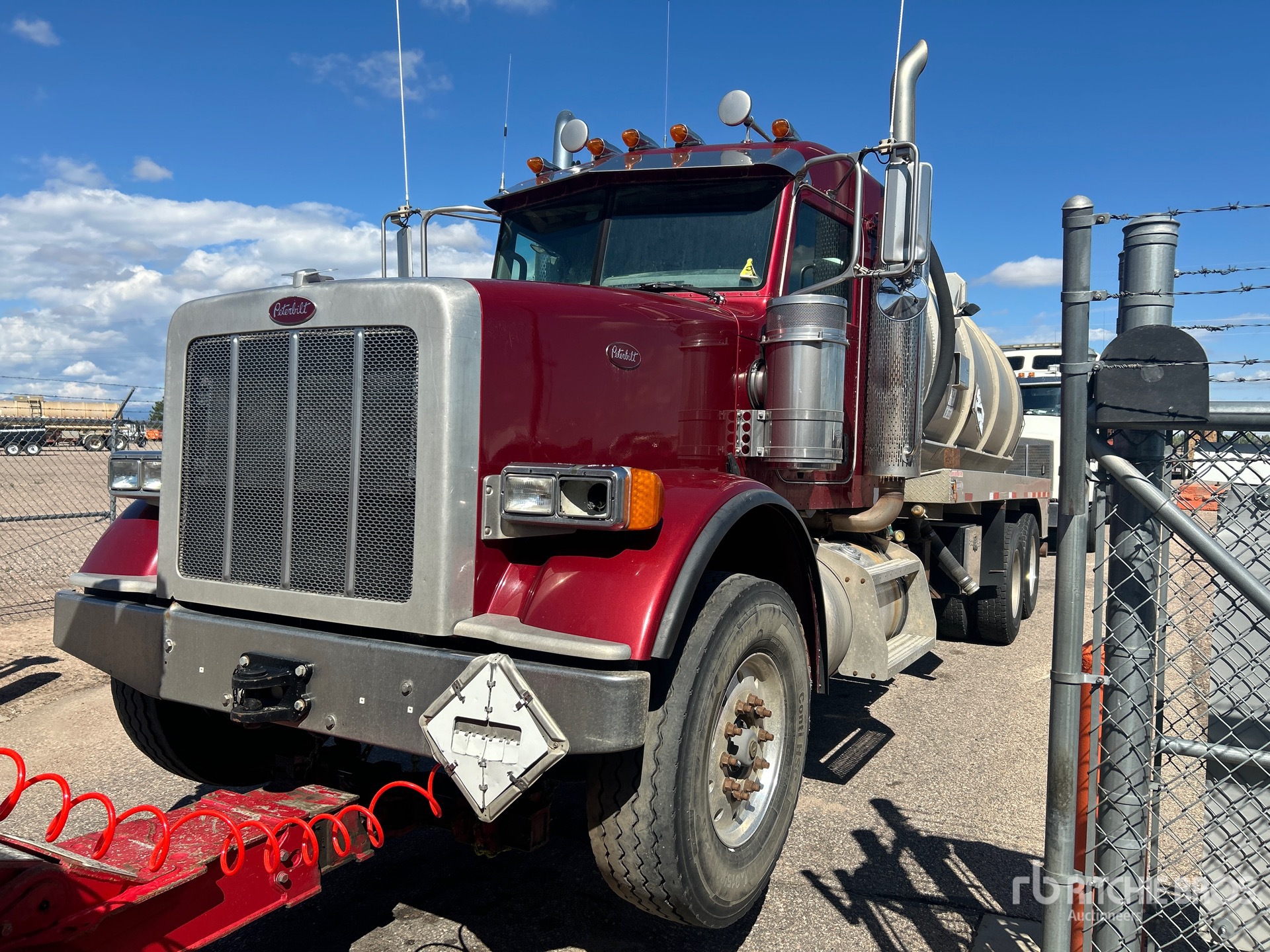 2013 Peterbilt 367 T/A Day Cab Truck Tractor