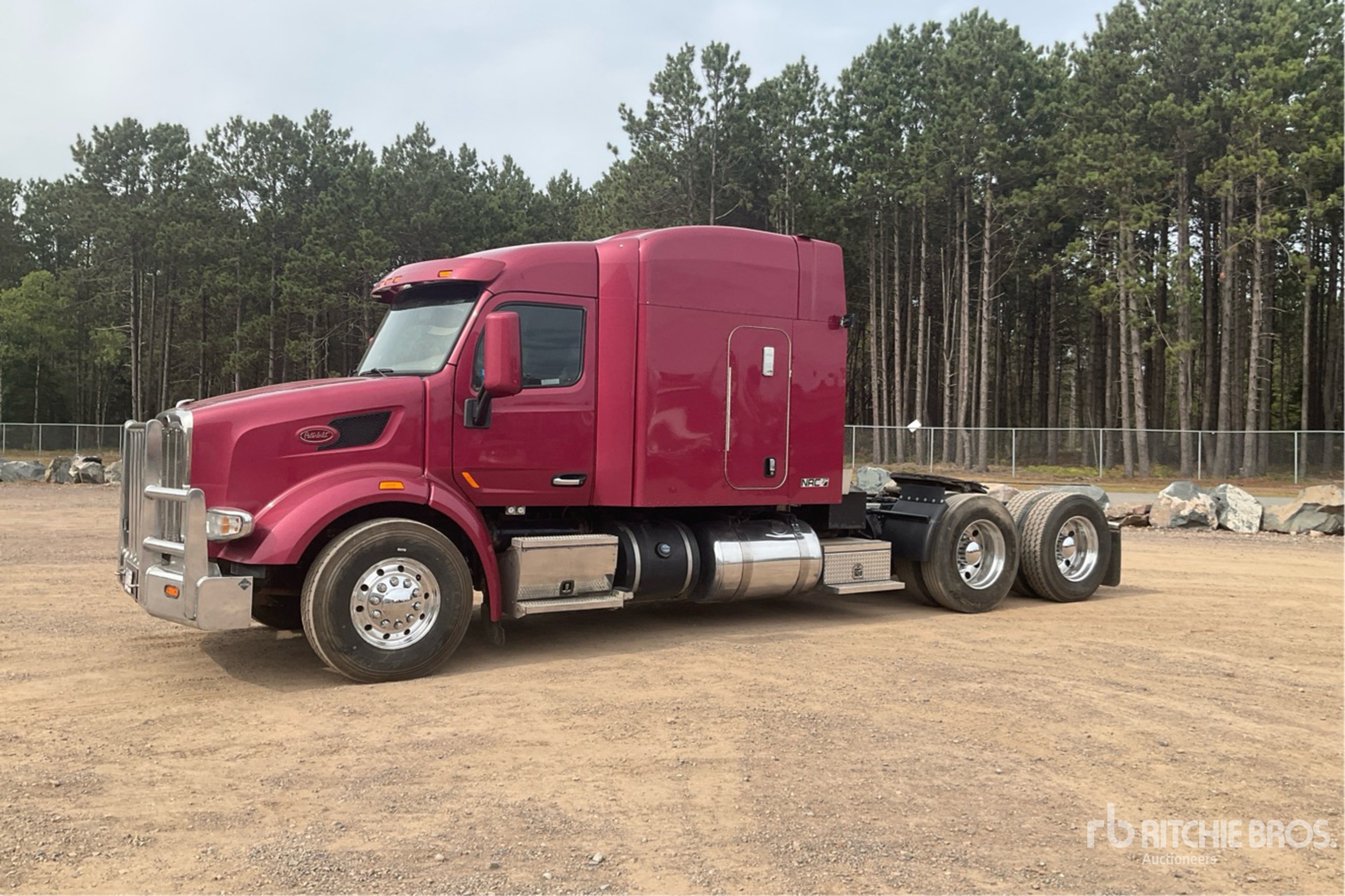 2017 Peterbilt 567 Ciągnik siodłowy T/A z kabiną sypialną