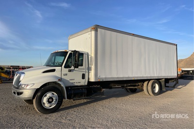2004 International 4300 SBA 4x2 Van Truck