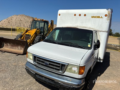 2004 Ford E-350 4x2 Van Truck