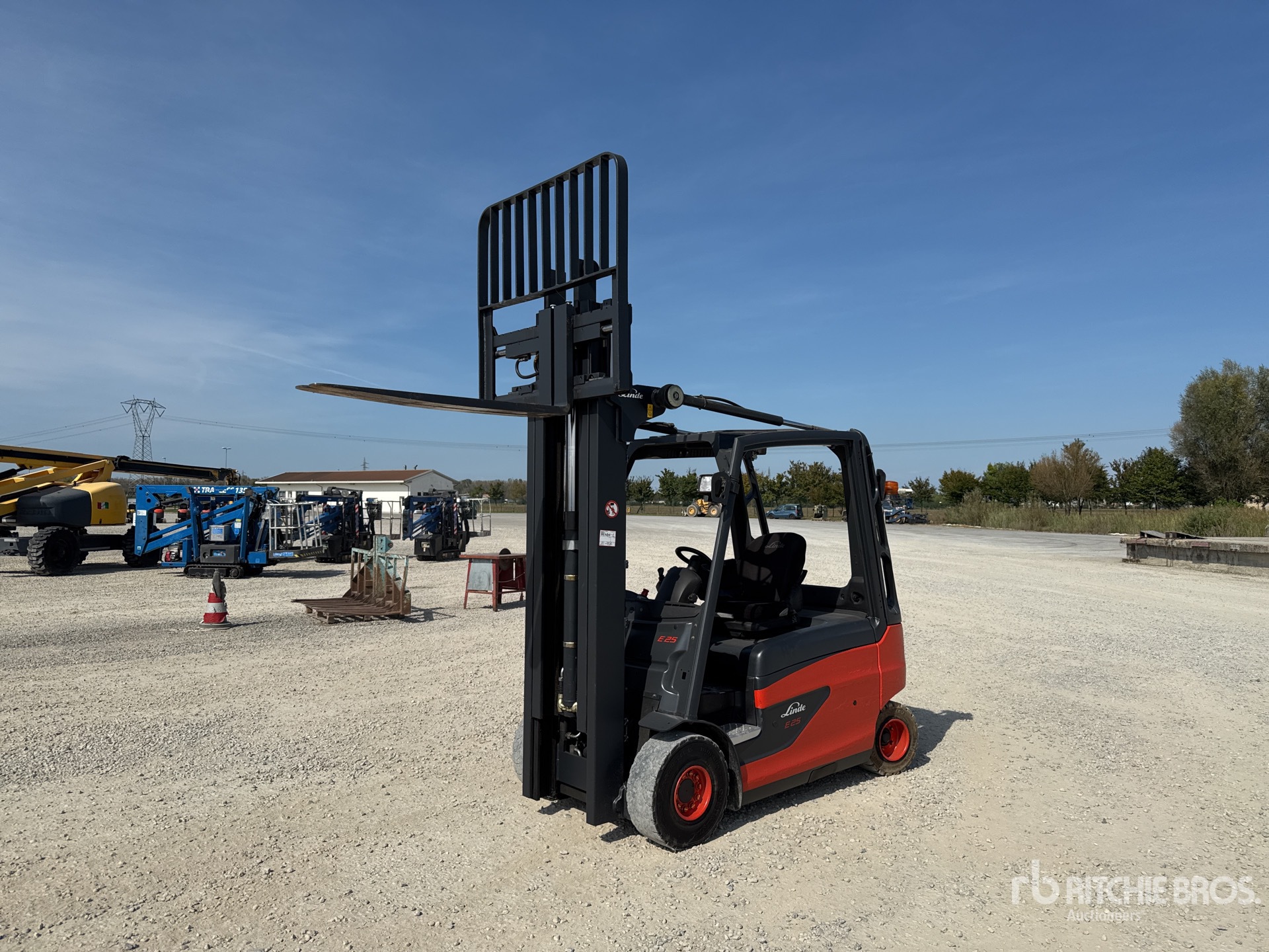 2013 Linde E25L-01 2500 kg Chariot Élévateur Électrique