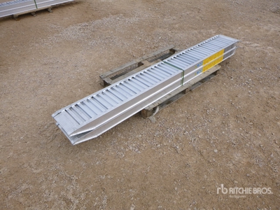 Quantity of (2) 2025 C.L.M 85.25 Aluminium Loading Ramps Articoli da ferramenta e di consumo (Unused)