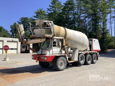 2006 Oshkosh S2204 8x6 Front Discharge Mixer Truck