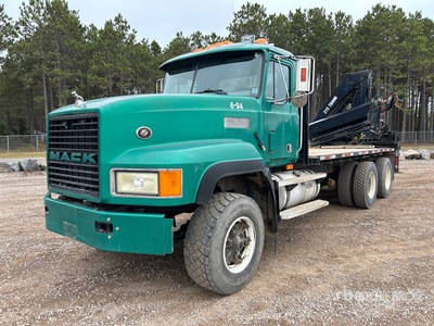Hiab Knuckle Boom on 1994 Mack CL713 6x4 Camion à flèche