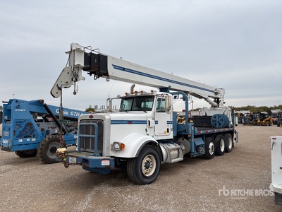 National 900A 52000 lb Straight Boom on 2012 Peterbilt 367 8x4 Camion à flèche