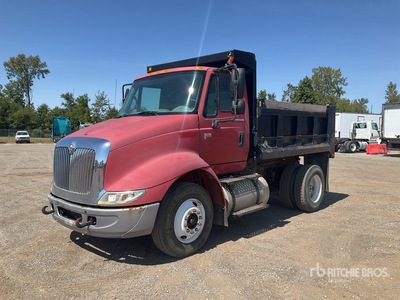 2005 International 8600 4x2 S/A Dump Truck
