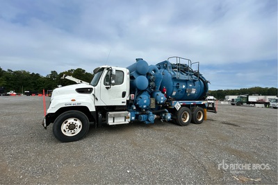 2013 Presence on 2013 Freightliner 114SD 6x4 شاحنة شفط و حفر