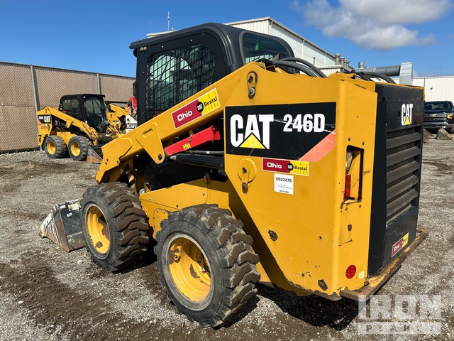 MINI CARGADOR SOBRE RUEDAS 2015 CATERPILLAR 246D