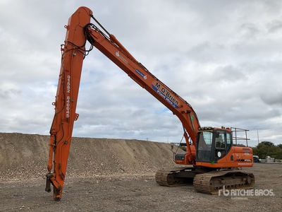 2011 Doosan DX225 LC Long Reach Excavatrice sur chenilles
